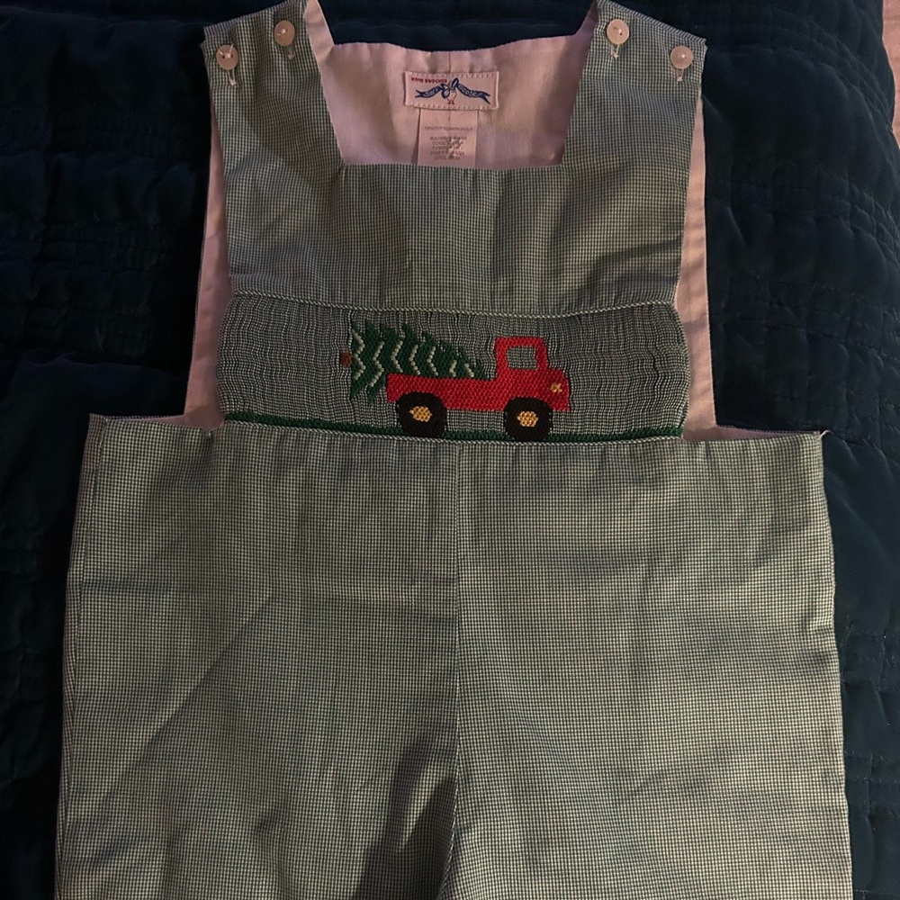 Silly goose sz 2 , smocked Christmas Jon Jon no stains non smoking home